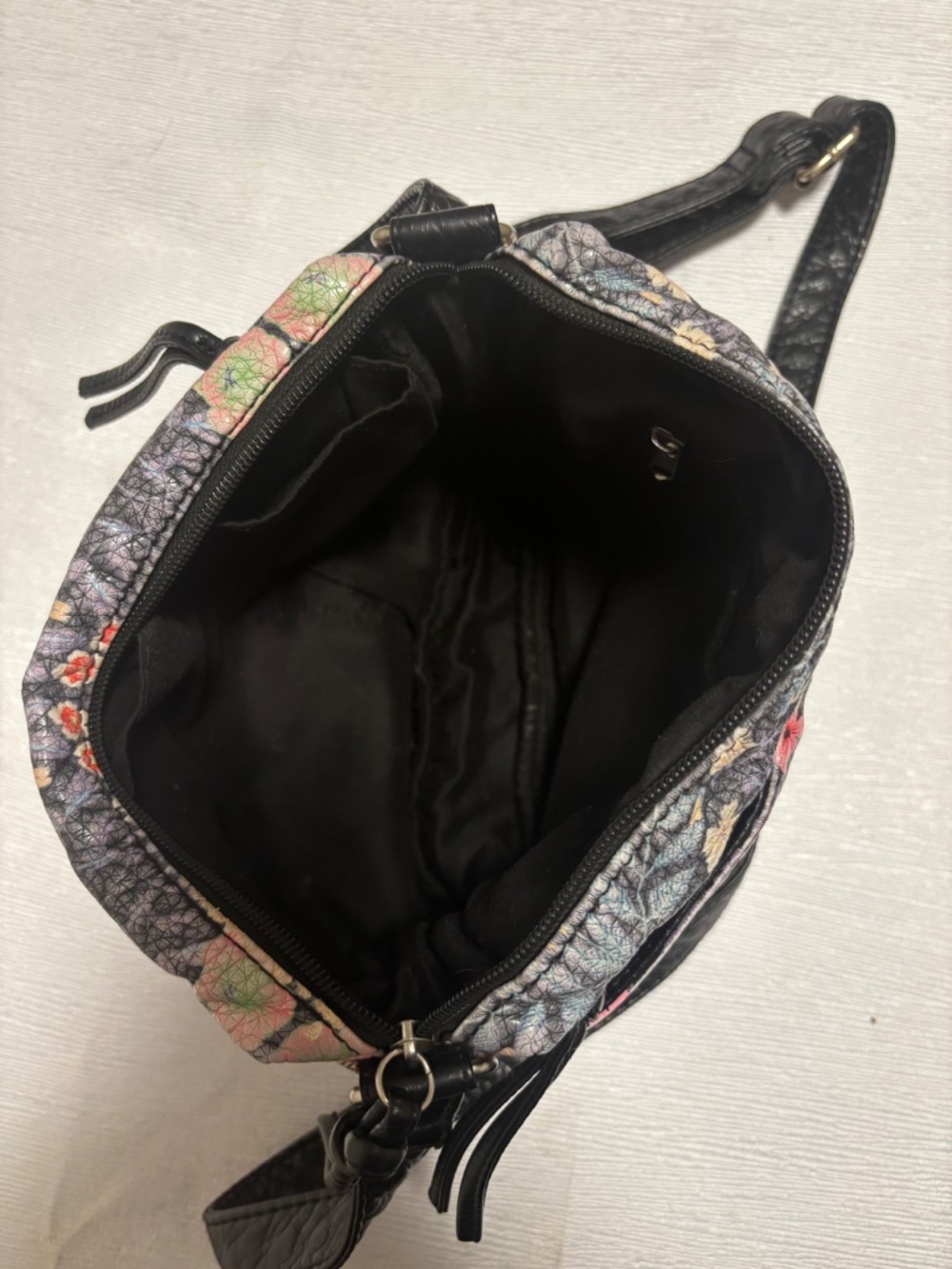 Bueno of California Watercolor Floral Shoulder Crossbody Bag Black - Picture 5 of 10